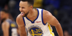 Beitragsbild des Blogbeitrags NBA: Irre Curry-Show zum Preseason-Abschluss – Mavs-Bilanz bleibt makellos 