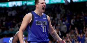 Beitragsbild des Blogbeitrags NBA: Irrer Doncic-Wurf, Kleber verletzt: Mavs setzen sich gegen Kings durch