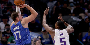 Beitragsbild des Blogbeitrags NBA: Mavs vs. Kings LIVE: Irrer Doncic-Wurf! Dallas bringt Sieg über die Zeit 