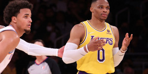 Beitragsbild des Blogbeitrags NBA: Bizarre Westbrook-Crunchtime gegen OKC: Lakers-Coach Vogel mit deutlicher Kritik 