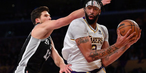 Beitragsbild des Blogbeitrags NBA: Davis im Beast Mode! Neue Lakers-Starter besiegen Spurs 