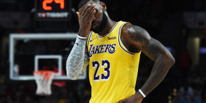 Beitragsbild des Blogbeitrags NBA: “Will nur noch heim”: Lakers-Legende ätzt gegen Team – Frustration bei AD