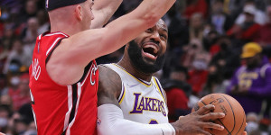 Beitragsbild des Blogbeitrags NBA: Trotz starkem LeBron: Clutch-DeRozan versenkt die Lakers – Suns furios