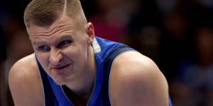 Beitragsbild des Blogbeitrags NBA: Mavs kassieren Pleite bei Kleber-Karrierebestwert – Sorgen um Porzingis