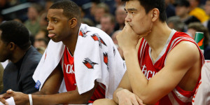 Beitragsbild des Blogbeitrags NBA: “Unglaubliche Serie” mit bitterem Ende: Die legendären McGrady-Ming-Rockets 