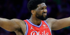 Beitragsbild des Blogbeitrags NBA: Embiid bärenstark – Jokic rettet Nuggets mit nächstem 20-20-Spiel 