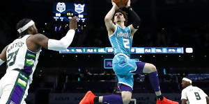 Beitragsbild des Blogbeitrags NBA: LaMelo versenkt die Bucks – Pistons schocken Jazz mit Mega-Comeback 