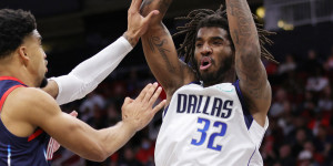 Beitragsbild des Blogbeitrags NBA: Nach drei Hardship-Deals: Mavs halten Big