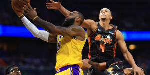 Beitragsbild des Blogbeitrags NBA: Lakers machen Horror-Halbzeit wett: LeBron & Melo versenken Orlando spät