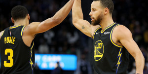 Beitragsbild des Blogbeitrags NBA: Warriors zerlegen hilflose Mavs – Hartenstein leitet Mega-Comeback ein 