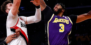 Beitragsbild des Blogbeitrags NBA: AD übernimmt spät! Lakers zittern sich zu Sieg ohne LeBron