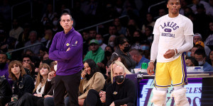 Beitragsbild des Blogbeitrags NBA: Westbrook sorgt für Zündstoff: Benching Grund für Rückenprobleme? 