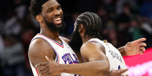 Beitragsbild des Blogbeitrags NBA: Embiid schwärmt nach Harden-Debüt