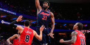 Beitragsbild des Blogbeitrags NBA: Embiid dominiert! Sixers zerlegen Bulls – Jokic vernascht auch die Warriors 