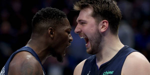 Beitragsbild des Blogbeitrags NBA: Doncic bleibt heiß! Mavs bezwingen Utah in hitzigem Duell 