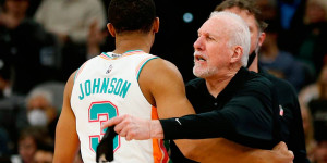 Beitragsbild des Blogbeitrags NBA: Euphorie in San Antonio! Popovich bricht ewigen Rekord – Mavs siegen 