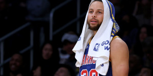 Beitragsbild des Blogbeitrags NBA: Warriors-Rückschlag: Curry fehlt “auf unbestimmte Zeit” 