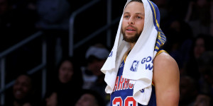 Beitragsbild des Blogbeitrags NBA: Warriors-Rückschlag: Curry fehlt “auf unbestimmte Zeit”
