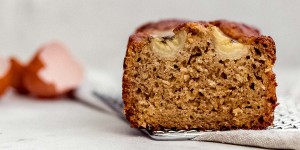 Beitragsbild des Blogbeitrags Bananenbrot mit Chiasamen, Walnüssen und Cashewkernen 