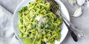 Beitragsbild des Blogbeitrags Grünkohlpesto mit Pekannüssen und Pinienkernen 