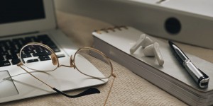 Beitragsbild des Blogbeitrags Plötzlich Home Office mit Kind! 11 Tipps, wie ihr durch die nächsten Wochen kommt!