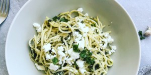 Beitragsbild des Blogbeitrags Pasta Spinacchi mit Frischkäse – One Pot