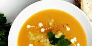 Beitragsbild des Blogbeitrags Karotten-Sellerie Suppe mit Quinoa 