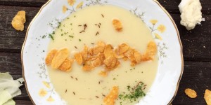 Beitragsbild des Blogbeitrags Karfiolsuppe mit Cornflakes