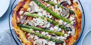 Beitragsbild des Blogbeitrags Dinkelvollkornpizza mit grünem Spargel