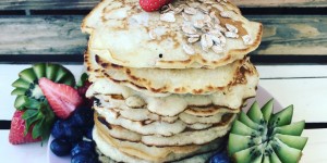 Beitragsbild des Blogbeitrags Hafermilch Pancakes mit Dinkelflocken 