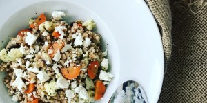 Beitragsbild des Blogbeitrags Dinkelreispfanne mit Gemüse und Fetakäse