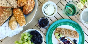 Beitragsbild des Blogbeitrags Omas Brombeer-Weintrauben Marmelade