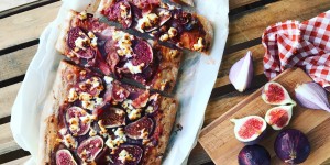 Beitragsbild des Blogbeitrags Feigenpizza mit Speck und Fetakäse