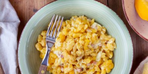 Beitragsbild des Blogbeitrags Kürbisspätzle mit Schinken und Käse