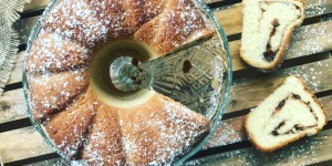 Beitragsbild des Blogbeitrags Germguglhupf mit Zwetschkenmarmelade