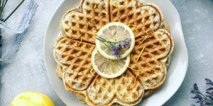 Beitragsbild des Blogbeitrags Zitronen Mohn Waffeln 