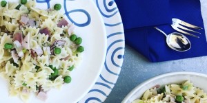 Beitragsbild des Blogbeitrags Schinkenfleckerl mit Erbsen
