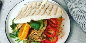 Beitragsbild des Blogbeitrags Pita Brot mit Putenfleisch und Gemüse