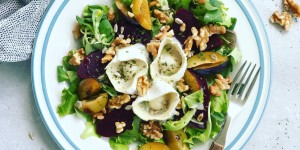 Beitragsbild des Blogbeitrags Blattsalat mit Rote Rüben, Ziegenkäse & Walnüssen