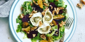 Beitragsbild des Blogbeitrags Blattsalat mit Rote Rüben, Ziegenkäse & Walnüssen 