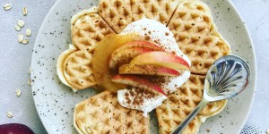 Beitragsbild des Blogbeitrags Apfel Hafer Waffeln
