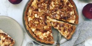 Beitragsbild des Blogbeitrags Apfel Vollkorn Tarte mit Honig Zimt Streusel 