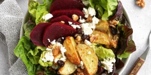 Beitragsbild des Blogbeitrags Wintersalat mit Kartoffel Wedges und Roten Rüben 