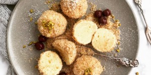 Beitragsbild des Blogbeitrags Dinkel Topfenknödel mit Kirschkompott 