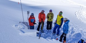Beitragsbild des Blogbeitrags Rückblick Lawinenkurse & Schneeprofilgraben | Winter 2020
