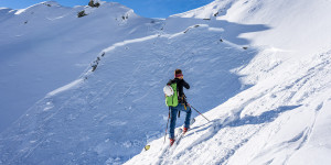 Beitragsbild des Blogbeitrags Unfallbeispiel am Pirchkogel durch das Altschneeproblem – Auslösestellen an schneearmen Bereichen