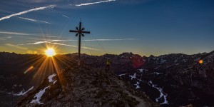 Beitragsbild des Blogbeitrags Zum Sonnenaufgang auf die Kramerspitze 