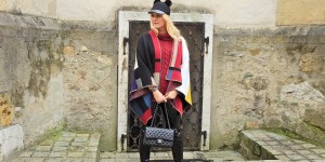 Beitragsbild des Blogbeitrags Burberry Cape and Patent Leather Pants
