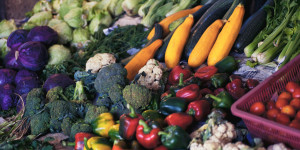 Beitragsbild des Blogbeitrags 13 einfache Wege um mehr Obst und Gemüse zu essen (mit Rezepten)