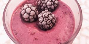Beitragsbild des Blogbeitrags Beeren Protein Smoothie